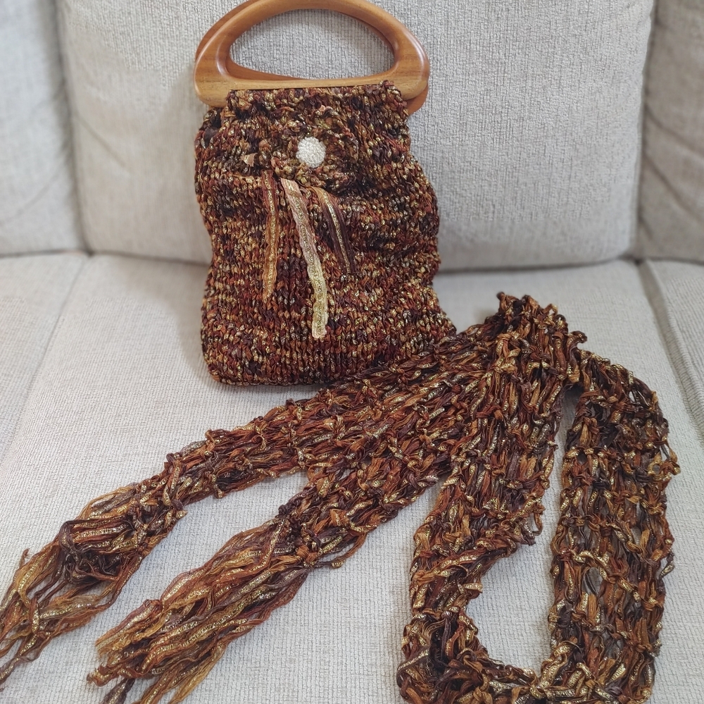Cute Knit Small Handbag & Matching Scarf Set!